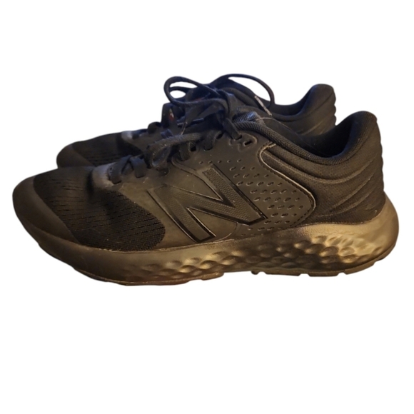 New Balance Womens 520 V7 W520CK7 Triple Black Running Shoes Sneakers Size 7.5 - Picture 2 of 8